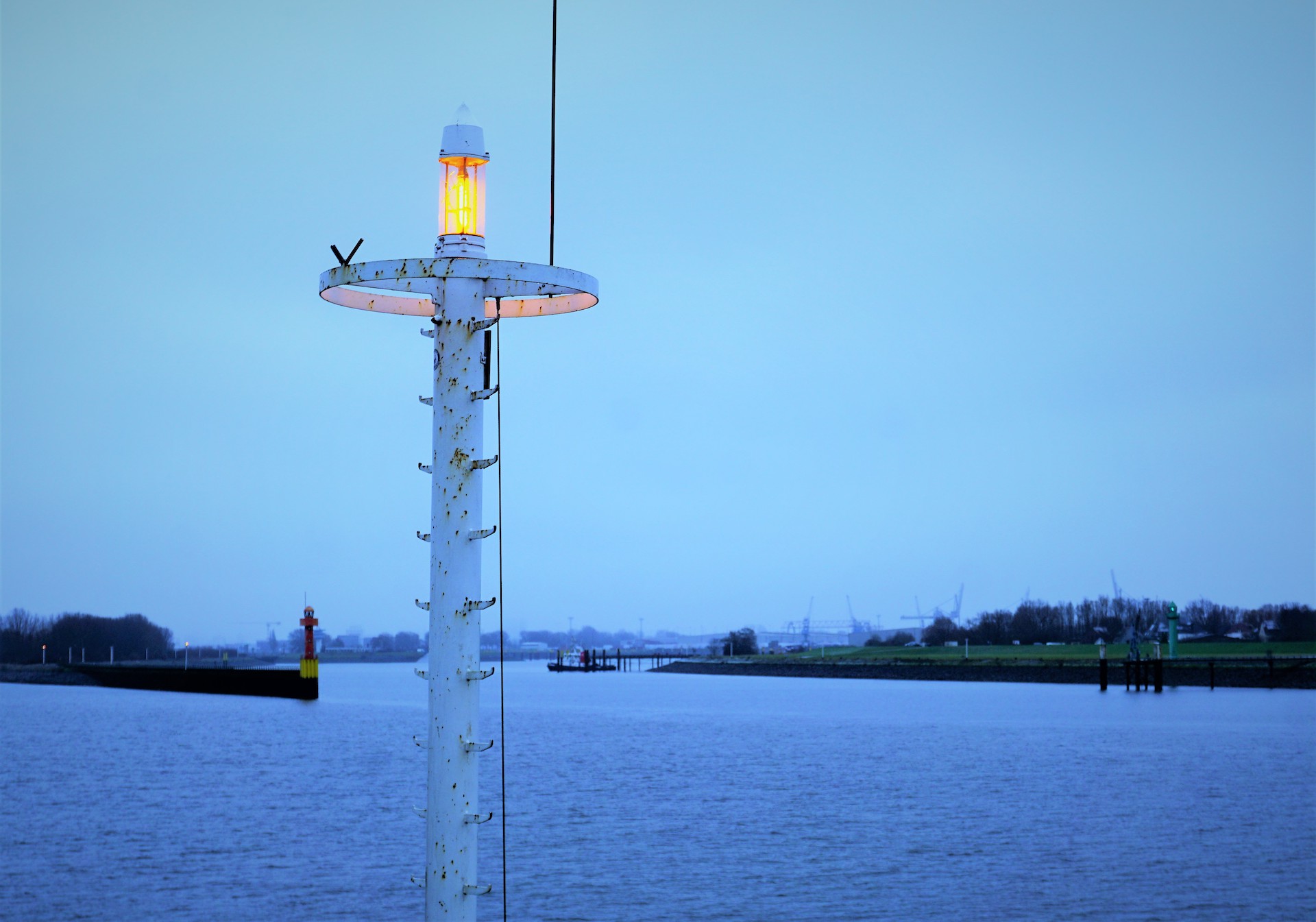 Lichtsignal auf der Weser